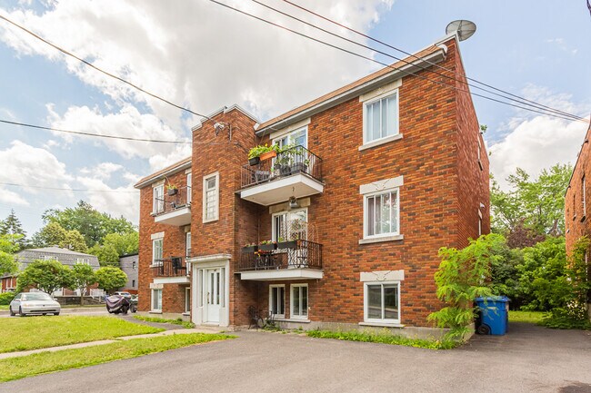 660 Guilbault Rue in Longueuil, QC - Building Photo - Building Photo