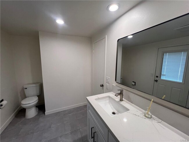 16091 Gold Cir in Huntington Beach, CA - Building Photo - Building Photo