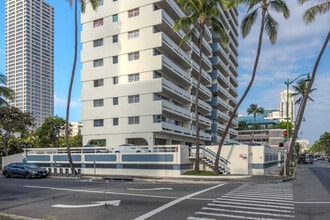 Waikiki Twin Towers in Honolulu, HI - Building Photo - Building Photo