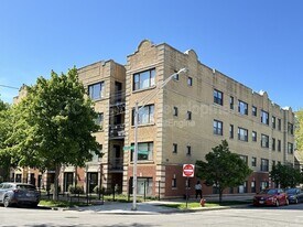 2702 W Cortland St in Chicago, IL - Building Photo