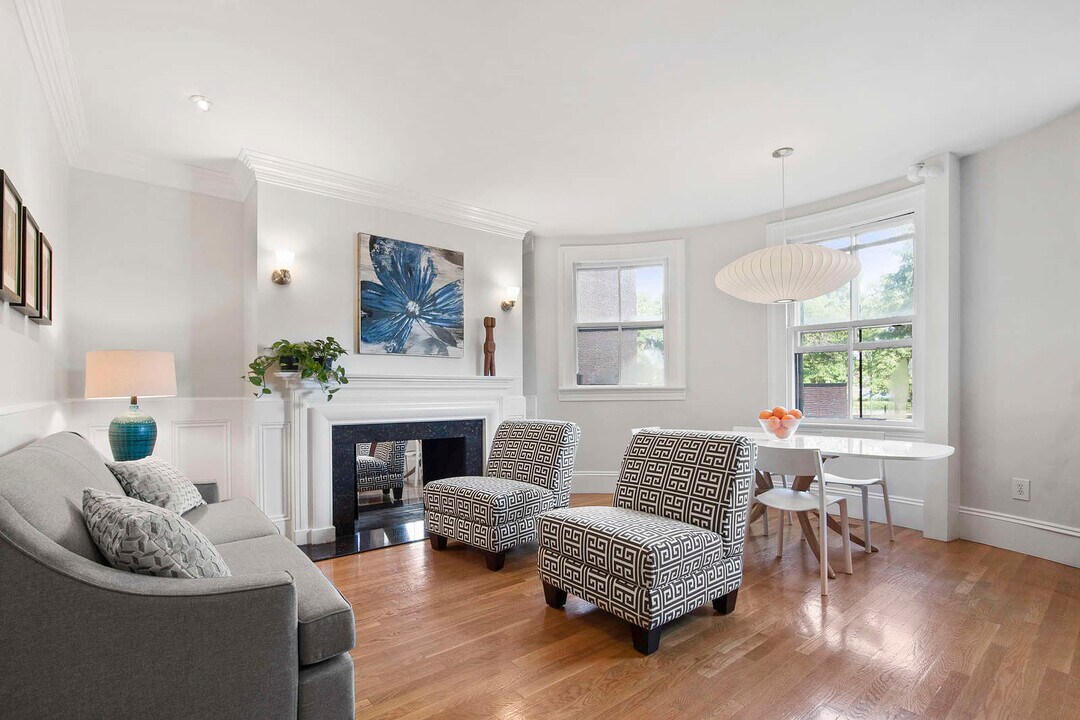244 Beacon St, Unit 1B in Boston, MA - Foto de edificio