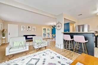 2525 N Cerritos Rd in Palm Springs, CA - Building Photo - Building Photo