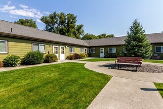 207 N Storie St in Wallowa, OR - Foto de edificio - Building Photo