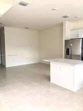 3276 W 106th Ter in Hialeah, FL - Building Photo - Building Photo