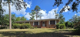 1125 Crestview Dr in North Augusta, SC - Building Photo