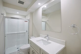 Nahatan Terrace in Norwood, MA - Foto de edificio - Interior Photo