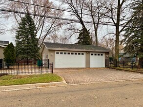 360 Garden Ct in Sycamore, IL - Building Photo - Building Photo