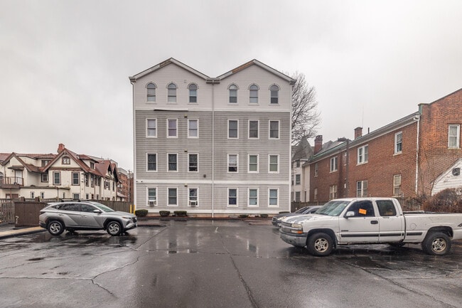 Fairfield Apartments in Bridgeport, CT - Building Photo - Building Photo