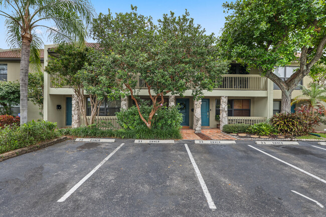 6021 Bayview Dr in Fort Lauderdale, FL - Building Photo - Building Photo