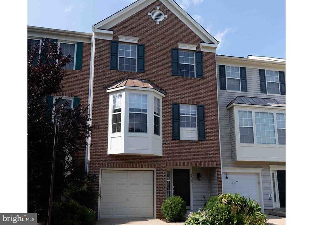 6356 Demme Pl in Springfield, VA - Building Photo