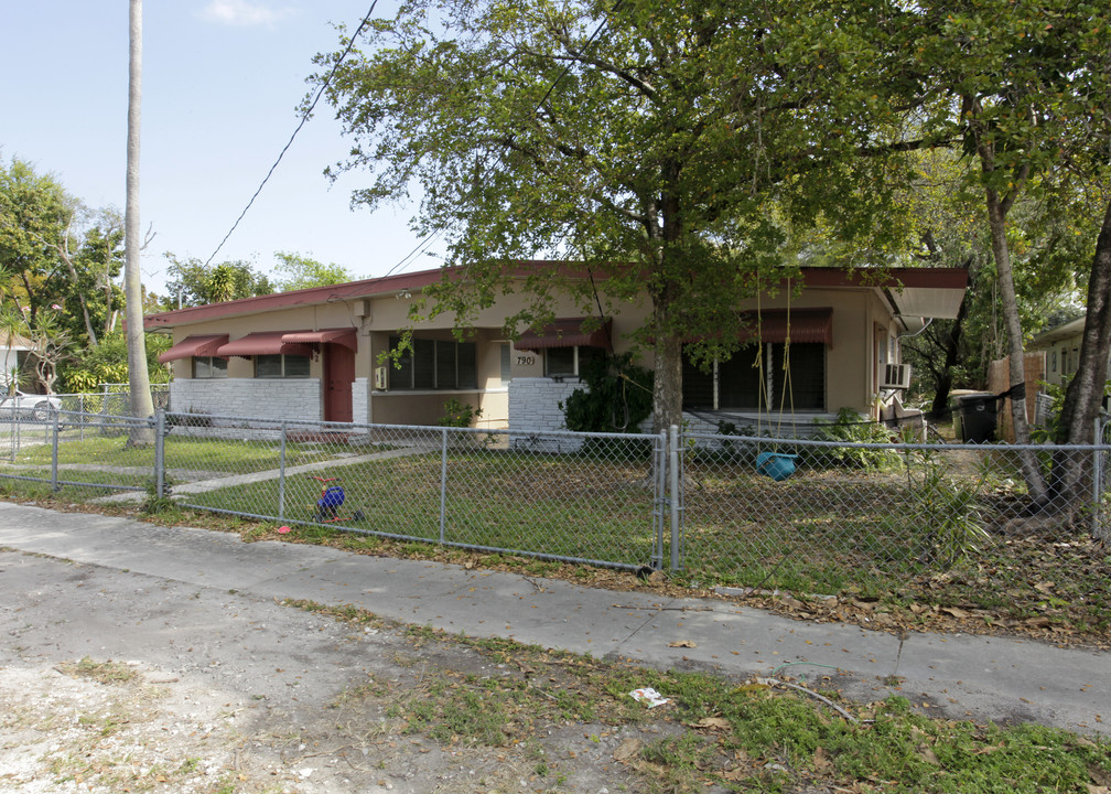 790 NE 122nd St in Miami, FL - Building Photo