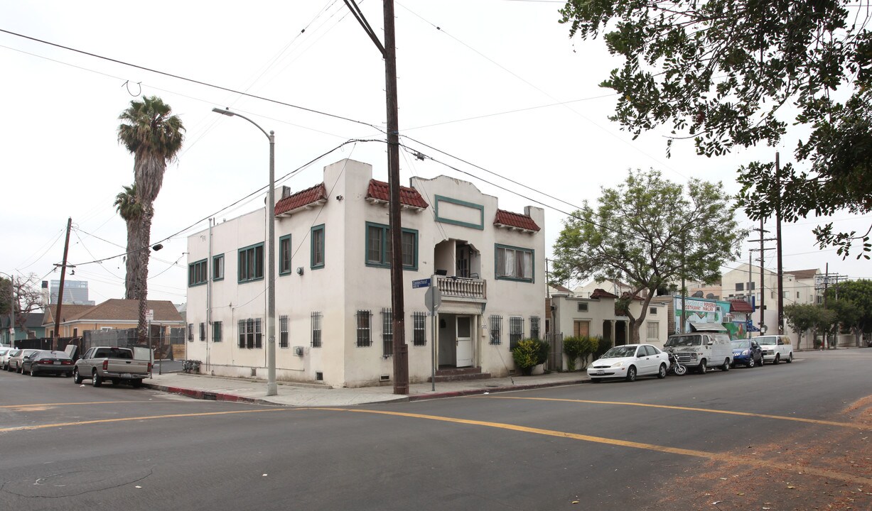 1060-1072 Valencia St in Los Angeles, CA - Building Photo