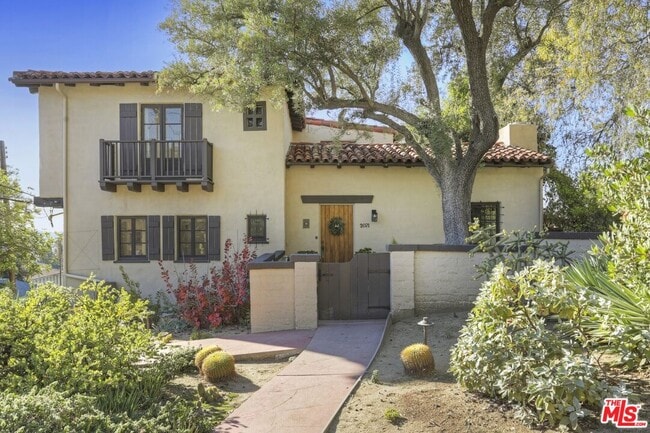 property at 2071 Escarpa Dr