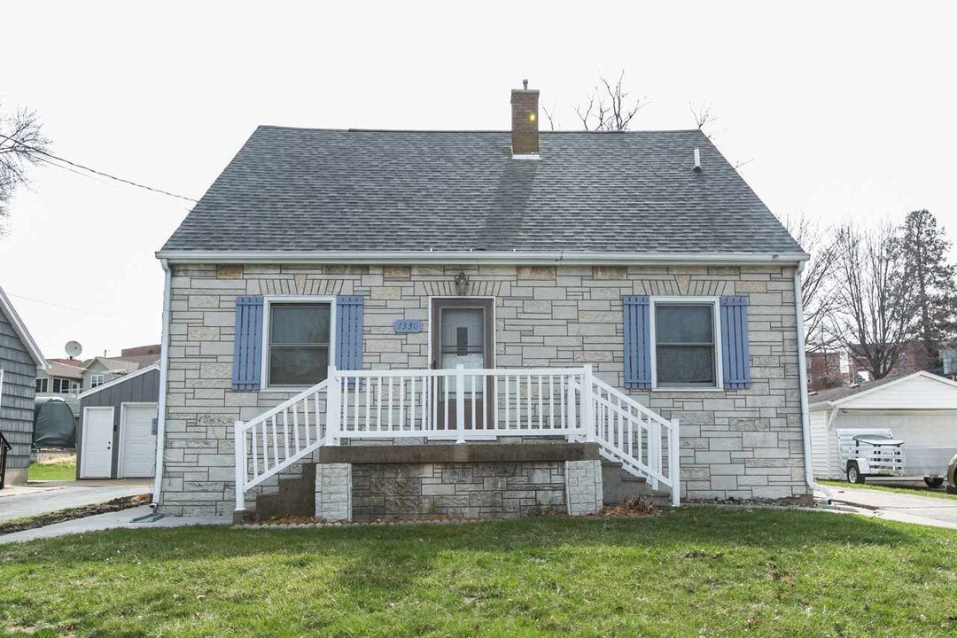 1330 O'Hagen St, Unit APT# 610- in Dubuque, IA - Building Photo