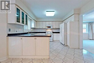 24 Green Ash Crescent in Richmond Hill, ON - Building Photo - Building Photo