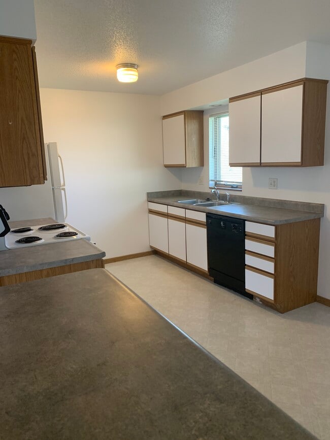 410 6th Ave, Unit 5 in Coralville, IA - Building Photo - Building Photo