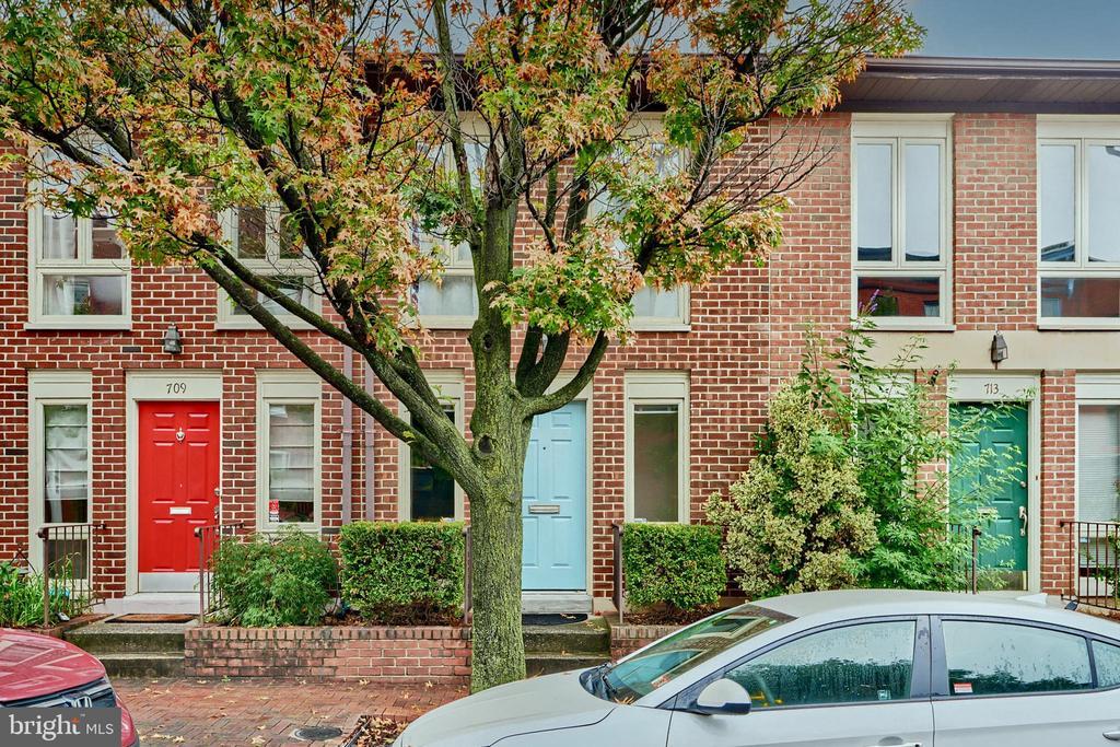 711 S Hanover St in Baltimore, MD - Building Photo