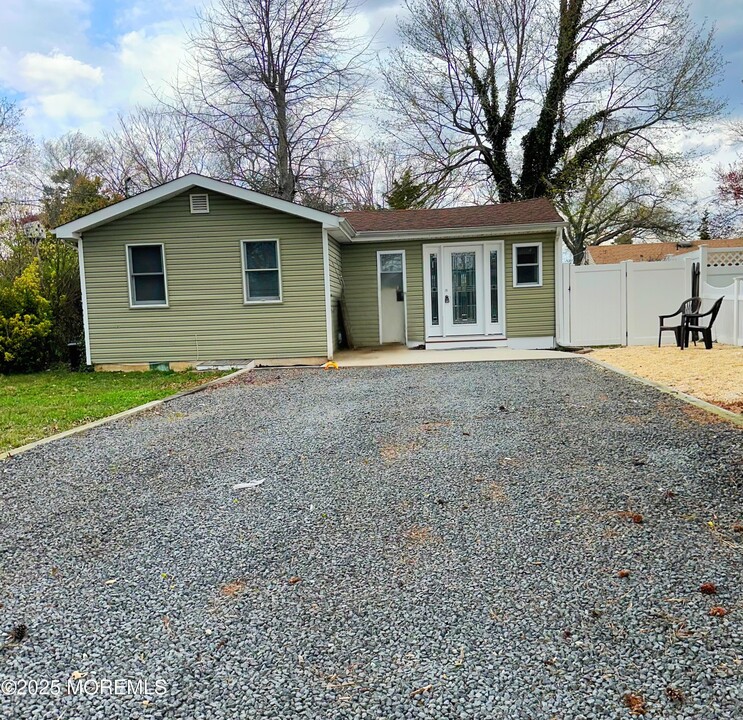 1630 Whittier Ave in Toms River, NJ - Building Photo