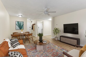 355 Market St, Unit #1 in Boston, MA - Foto de edificio - Building Photo