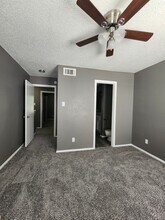 112 Allencrest Dr, Unit 327 in White Settlement, TX - Foto de edificio - Building Photo