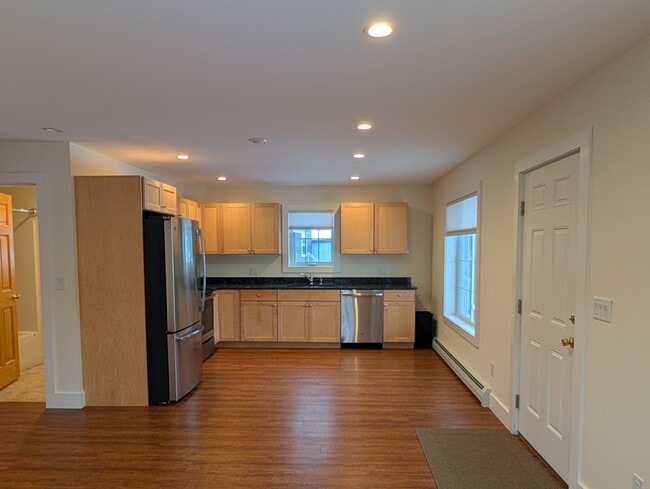 204 S Maple St, Unit th maple st apt A in Vergennes, VT - Foto de edificio - Building Photo