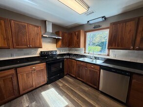 916 Spring Hill Ct in Kernersville, NC - Building Photo - Building Photo