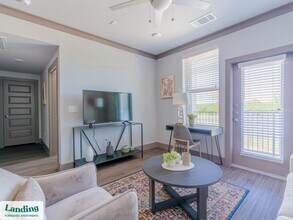 1445 S Egret Bay Blvd in League City, TX - Building Photo - Building Photo
