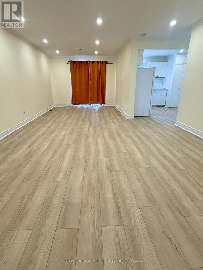 61 Parkside Dr in Newmarket, ON - Building Photo - Building Photo