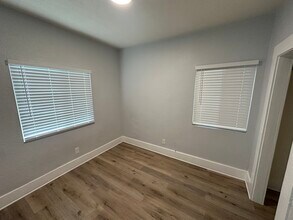 3124 San Jose Way in Sacramento, CA - Foto de edificio - Building Photo