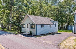 7 Roberts Cove Rd in Alton, NH - Building Photo