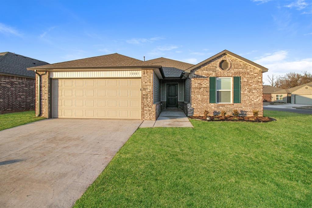 10001 SW 39th St in Mustang, OK - Building Photo