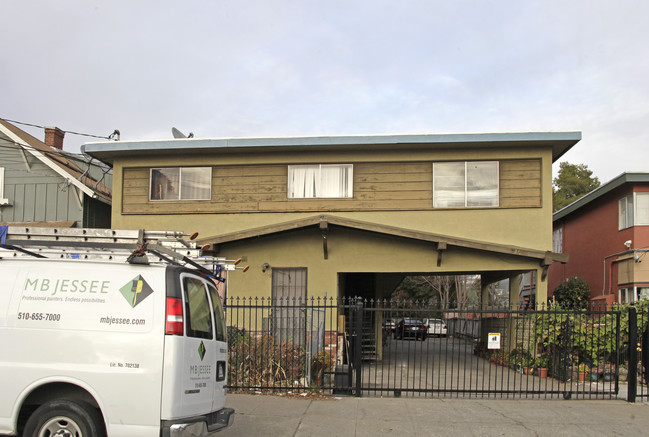 2926 Brookdale Ave in Oakland, CA - Foto de edificio - Building Photo