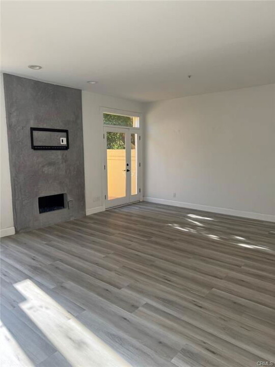 2311 Schader Dr in Santa Monica, CA - Building Photo