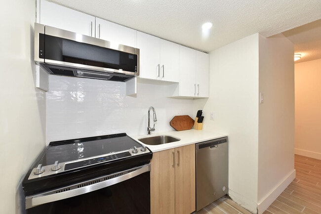 160 Dowling Ave Toronto in Toronto, ON - Building Photo - Building Photo