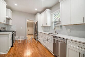 751 Cascade Pl SW in Atlanta, GA - Building Photo - Building Photo