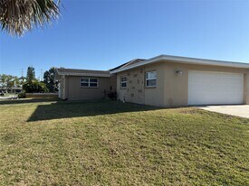 4940 Shell Stream Blvd in New Port Richey, FL - Building Photo