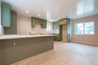20239 Hartland St in Los Angeles, CA - Building Photo - Building Photo