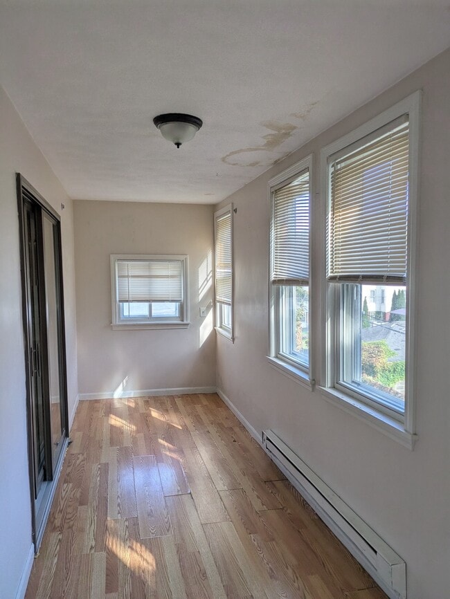 31 Chaucer St, Unit 2 in Boston, MA - Foto de edificio - Building Photo