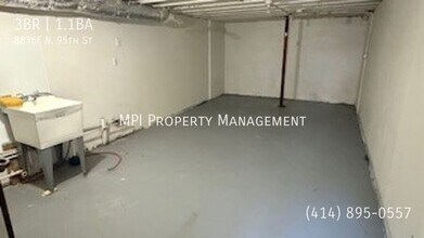 8836 N 95th St in Milwaukee, WI - Building Photo - Building Photo