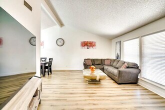 864 E Eldorado Ln in Las Vegas, NV - Building Photo - Building Photo