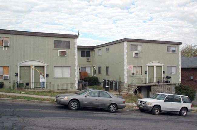 126 E 24th St in Paterson, NJ - Building Photo - Building Photo