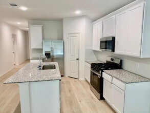 4922 Oakwood Dr in Fresno, TX - Building Photo - Building Photo