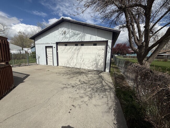 1009 7th Ave in Laurel, MT - Building Photo - Building Photo