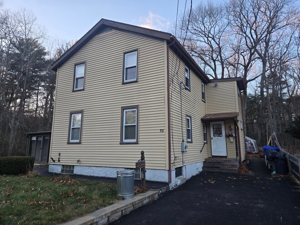 59 Edgehill Rd in Taunton, MA - Building Photo