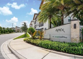 7831 NW 104th Ave in Doral, FL - Building Photo