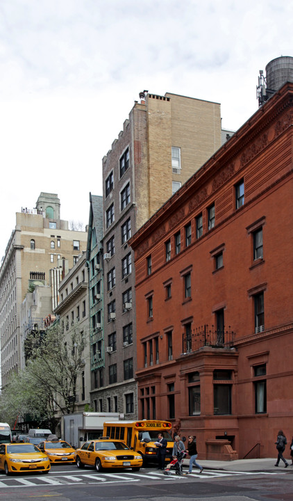 17-19 E 84th St in New York, NY - Foto de edificio