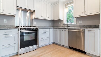 48 Concord Ave, Unit 1 in Somerville, MA - Foto de edificio - Building Photo