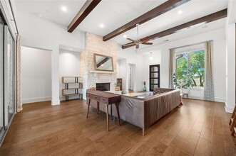 939 Sad Willow Pass in Driftwood, TX - Foto de edificio - Building Photo