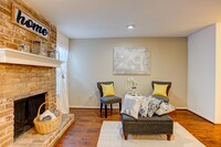 Woodway Garden Townhomes in Houston, TX - Building Photo - Interior Photo