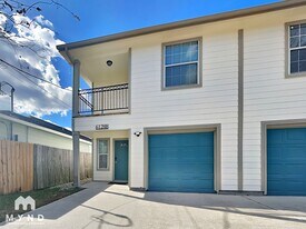 6128 Sidney St, Unit B in Houston, TX - Building Photo